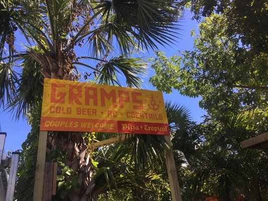 Pizza Tropical by null