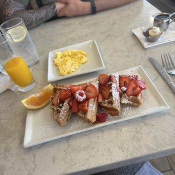 Cafe Mimosa - Waffles - Breakfast & Brunch Near Me - Santa Rosa, California