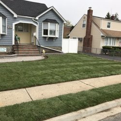 Lawn King Design & Maintenance - Instant Lawn.  New sod installation.  (May 2017)