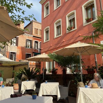Hotel Moresco - Garden again - Hotels Near Me - Venezia, VE