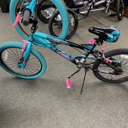 Her bike. The tire color was not easy to find but with some thoughtful consulting, we made it look even better! Thanks Graham! Her bike. The tire color was not easy to find but with some thoughtful consulting, we made it look even better! Thanks Graham!
