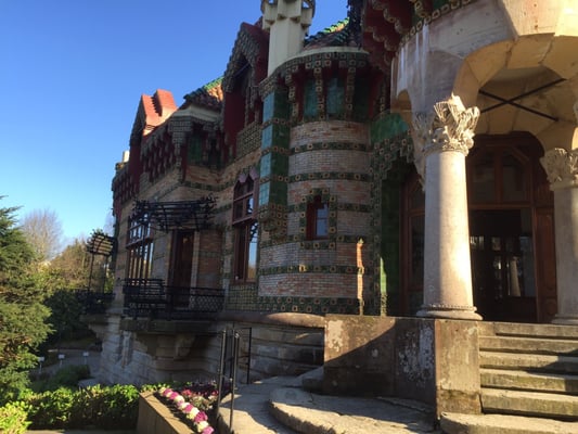 El Capricho de Gaudí by null