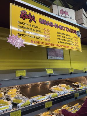 Rudy's "Country Store" and Bar-B-Q by null