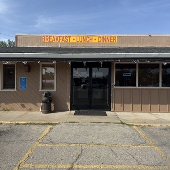 East Side Diner - Unassuming front of restaurant - American Near Me - Newton, Iowa East Side Diner - Unassuming front of restaurant - American Near Me - Newton, Iowa