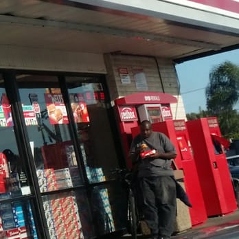 7-Eleven - Too many druggies and beggers thy get thuggish with the hussel careful - Convenience Stores Near Me - Long Beach, California