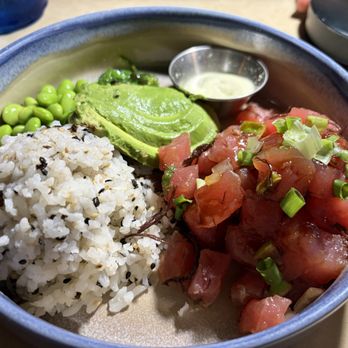 Holoholo Grill - Poke Dinner, very good - Hawaiian Near Me - Koloa, Hawaii