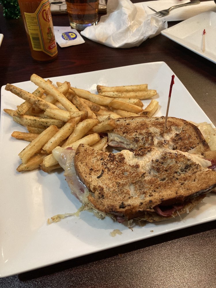 LYNNVILLE HOTEL Updated August 2024 8148 Bausch Rd, New Tripoli