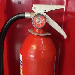 Thomasville Laundry Land - Unsafe fire extinguisher 2/6/25