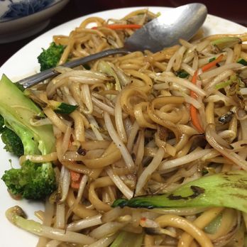 Lucky Wok - Vegetable Chow Mein - Chinese Near Me - Paramount, California Lucky Wok - Vegetable Chow Mein - Chinese Near Me - Paramount, California