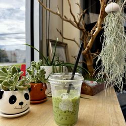 Moongoat Coffee Roasters - Matcha oat