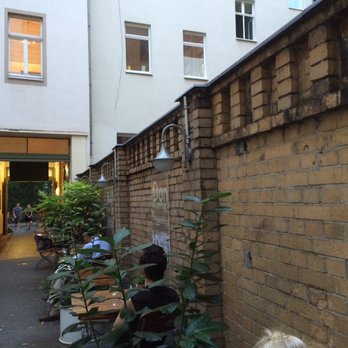 Mittendrin - Super Hinterhof zum sitzen im Sommer! - German Near Me - Berlin, BE Mittendrin - Super Hinterhof zum sitzen im Sommer! - German Near Me - Berlin, BE