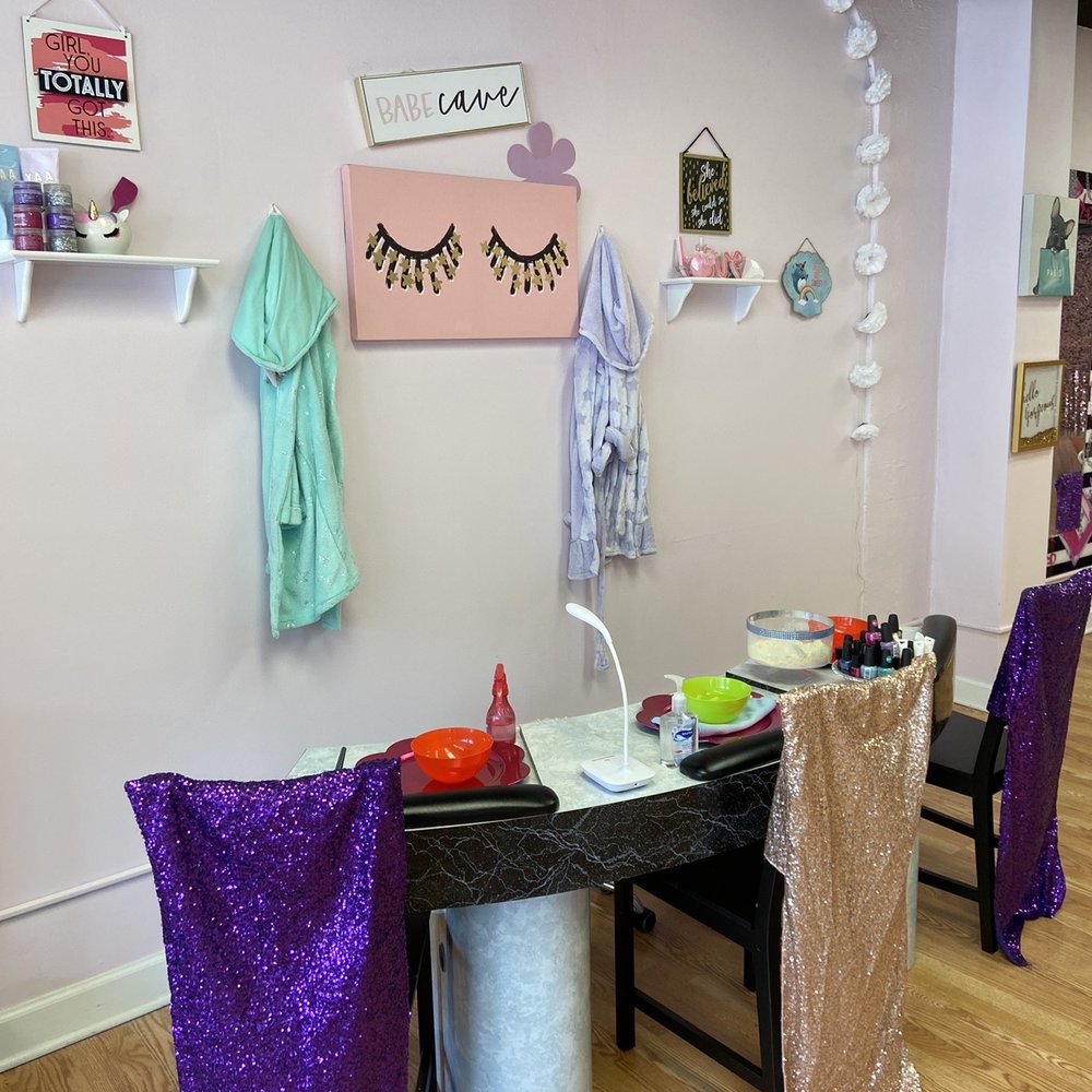 Dazzling Divas - Manicure station - Party & Event Planning Near Me - Downers Grove, Illinois Dazzling Divas - Manicure station - Party & Event Planning Near Me - Downers Grove, Illinois