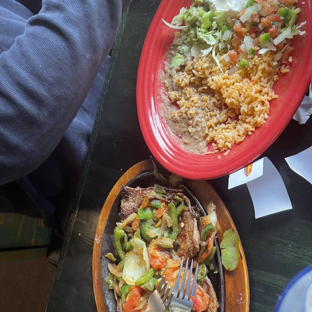 El Torito Mexican Grill - Carne asada with beans, rice, salad, pico , guacamole and sour cream - Mexican Near Me - Paducah, Kentucky El Torito Mexican Grill - Carne asada with beans, rice, salad, pico , guacamole and sour cream - Mexican Near Me - Paducah, Kentucky