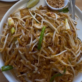 Moons Thai Cuisine - Chicken Pad Thai - for days !!! Yesss! - Thai Near Me - Ventura, California Moons Thai Cuisine - Chicken Pad Thai - for days !!! Yesss! - Thai Near Me - Ventura, California