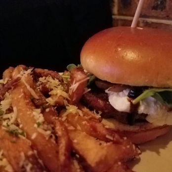 Jackson Ave Pub - Burgers Near Me - Naperville, Illinois Jackson Ave Pub - Burgers Near Me - Naperville, Illinois