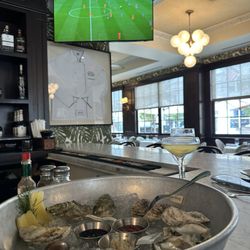 2026 WC - NED v JPN with oysters/clams/champagne