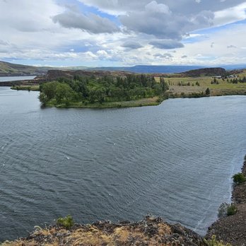 Horsethief Lake State Park - Overlooking the lake from atop the highway. - Lakes Near Me - Dallesport, Washington Horsethief Lake State Park - Overlooking the lake from atop the highway. - Lakes Near Me - Dallesport, Washington