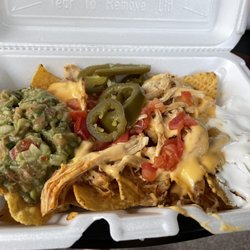 Los 3 Panchos - Nachos Supreme with Meat (chicken)