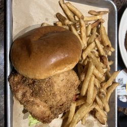 BJ's Restaurant & Brewhouse - BJ's Classic Crispy Chicken Sandwich