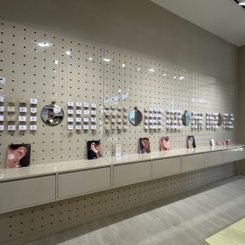 Rowan Oakbrook Center - Jewelry Near Me - Oak Brook, Illinois Rowan Oakbrook Center - Jewelry Near Me - Oak Brook, Illinois