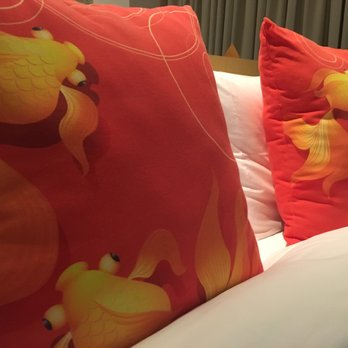 港島英迪格酒店 - Love the gold fish pillows. - Hotels Near Me - Hong Kong, HK