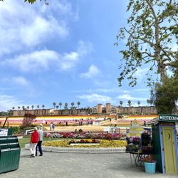 Armstrong Garden Centers - Entrance to Flower Fields from Armstrong store