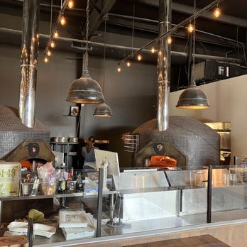 Mirror Twin Brewing - You wanna pizza? No worries... - Breweries Near Me - Lexington, Kentucky Mirror Twin Brewing - You wanna pizza? No worries... - Breweries Near Me - Lexington, Kentucky