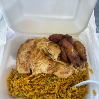 Old Cuban Cafe - Chicken , Yellow Rice w peas, carrots & Sweet plantains - Cafes Near Me - Orlando, Florida