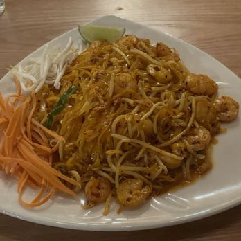 Basil Bistro - Pad Thai - Vietnamese Near Me - Lynnwood, Washington