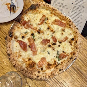 Ainslie - Saltimbocca Pizza - Beer Gardens Near Me - Brooklyn, New York