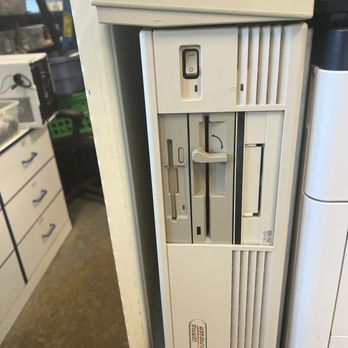 Computer Surplus - Super old retro build IBM with "custom OS" on it. When I asked if it was a Linux distribution, he said "no, it's a custom OS." - IT Services & Computer Repair Near Me - Redmond, Washington