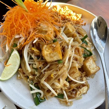 Sun and Moon - Tofu Pad Thai - Thai Near Me - San Francisco, California Sun and Moon - Tofu Pad Thai - Thai Near Me - San Francisco, California