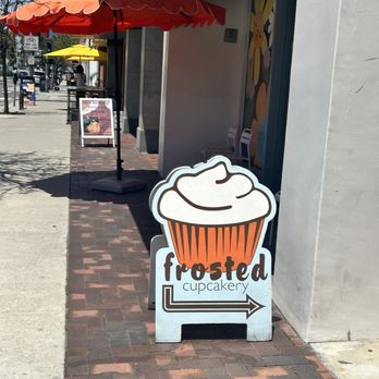 Frosted Cupcakery - Bakeries Near Me - Long Beach, California