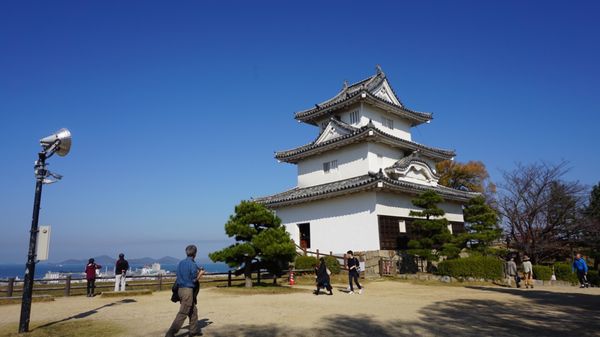 Marugame Castle by null