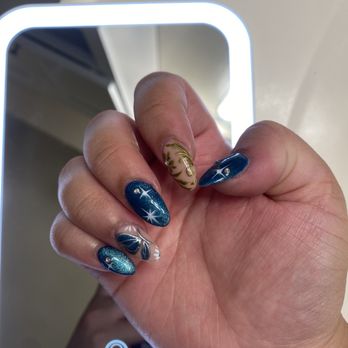 Ara Spa - Nail Salons Near Me - Davis, California