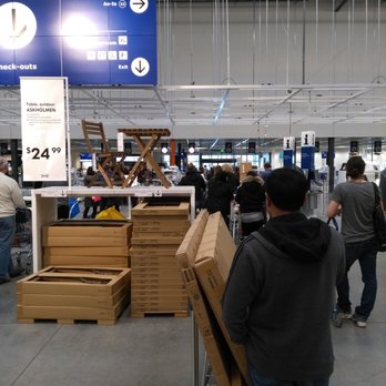 IKEA - View from the back of the line, IKEA Renton - Furniture Stores Near Me - Renton, Washington