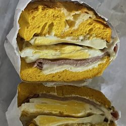 New York Bagel - Cheese bagel with ham and egg