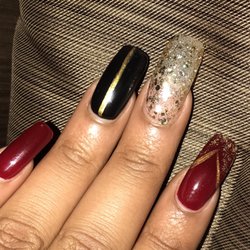 California Hollywood Nails - Burgundy, black, and gold glitter gel paint (Fill-in)