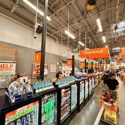 The Home Depot - LoooOooong line of people waiting to pay! Poorly managed.