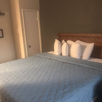 Hyde Park Hotel - Platform bed - Hotels Near Me - Tampa, Florida Hyde Park Hotel - Platform bed - Hotels Near Me - Tampa, Florida