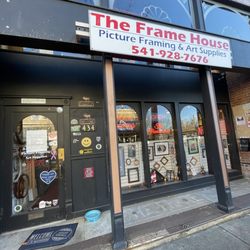 Frame House - Located close to the historic carousel museum