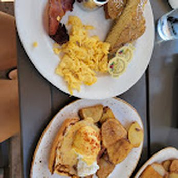 Rembrandts - french toast, eggs, bacon, eggs benedict - Breakfast & Brunch Near Me - Eagle, Idaho