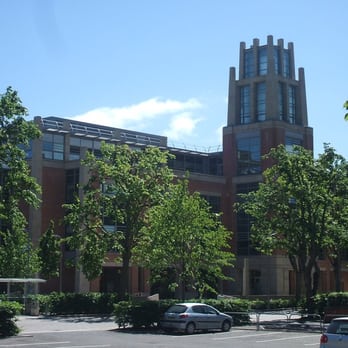 Queen's University - Colleges & Universities Near Me - Belfast, BFS
