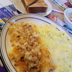 Delco Diner - Veggie omelet no tomato, homefries w/onion