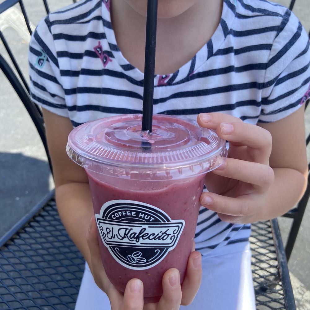 El Kafecito Hut - Strawberry smoothie - Coffee & Tea Near Me - Vista, California El Kafecito Hut - Strawberry smoothie - Coffee & Tea Near Me - Vista, California