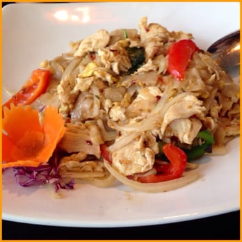 Bangkok Square - Drunken Noodle (Pad Kee Mao) w/ chicken. - Thai Near Me - Gainesville, Florida