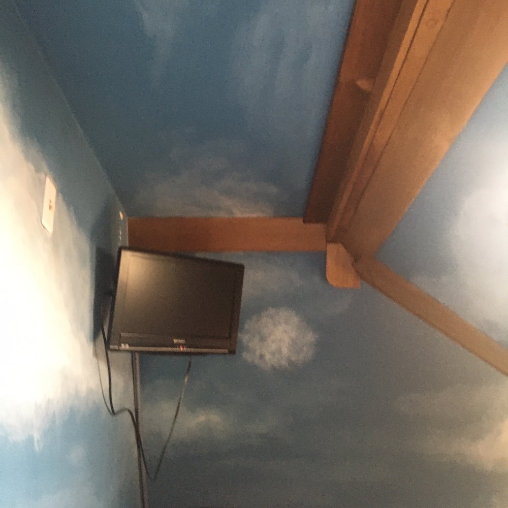 Stone Soup Inn - SE cloud loft (cable TV included) - Hotels Near Me - Indianapolis, Indiana Stone Soup Inn - SE cloud loft (cable TV included) - Hotels Near Me - Indianapolis, Indiana