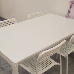 La Michoacana Sabor Latino - 3 of these white clean tables to enjoy your desserts