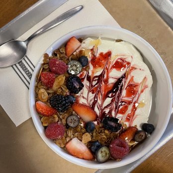 Stone Creek Coffee - Berries  Granola - Breakfast & Brunch Near Me - Milwaukee, Wisconsin