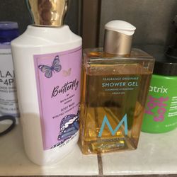 Bath & Body Works - Bottle top that leaks product.